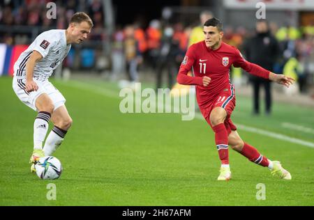 Oslo, Norwegen. November 2021. Mohamed Elyounoussi (11) aus Norwegen während der UEFA-WM-Qualifikation zwischen Norwegen und Lettland im Ullevaal Stadion in Oslo. (Foto: Gonzales Photo/Alamy Live News Stockfoto