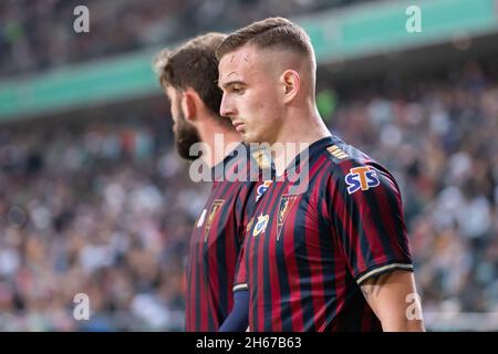 Warschau, Polen. Oktober 2021. Kacper Kozlowski von Pogon gesehen während des polnischen PKO Ekstraklasa League-Spiels zwischen Legia Warszawa und Pogon Szczecin im Marschall Jozef Pilsudski Legia Warsaw Municipal Stadium.Endstand; Legia Warszawa 0:2 Pogon Szczecin. (Foto von Mikolaj Barbanell/SOPA Images/Sipa USA) Quelle: SIPA USA/Alamy Live News Stockfoto