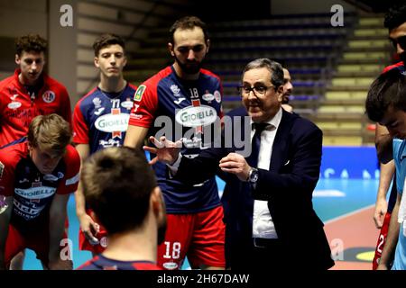 Taranto, Italien. November 2021. Gioiella Prisma Taranto Auszeit während Prisma Taranto gegen Kione Padova, Volleyball Italienische Serie A Männer Superliga Meisterschaft in Taranto, Italien, November 13 2021 Kredit: Unabhängige Fotoagentur/Alamy Live Nachrichten Stockfoto