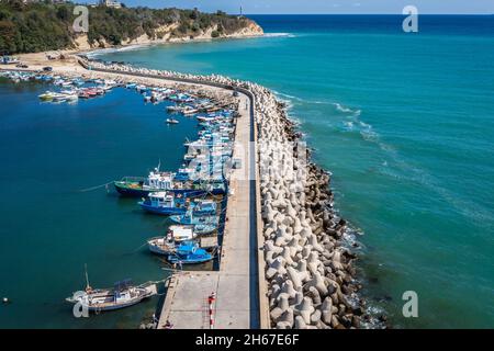 Hafen von Byala Stadt und Badeort in Ostbulgarien, an der bulgarischen Schwarzmeerküste in der Provinz Varna, Bulgarien Stockfoto