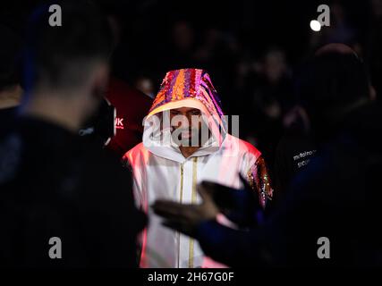Kid Galahad geht zum Ring, bevor der World Feather Title-Kampf der Internationalen Boxföderation in der Sheffield Arena ausgetragen wird. Bilddatum: Samstag, 13. November 2021. Stockfoto