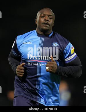 High Wycombe, Großbritannien. November 2021. Adebayo Akinfenwa von Wycombe Wanderers während des Spiels der Sky Bet League 1 zwischen Wycombe Wanderers und Portsmouth am 13. November 2021 in Adams Park, High Wycombe, England. Foto von Andy Rowland. Quelle: Prime Media Images/Alamy Live News Stockfoto