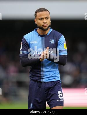 High Wycombe, Großbritannien. November 2021. Curtis Thompson von Wycombe Wanderers während des Sky Bet League 1-Spiels zwischen Wycombe Wanderers und Portsmouth am 13. November 2021 in Adams Park, High Wycombe, England. Foto von Andy Rowland. Quelle: Prime Media Images/Alamy Live News Stockfoto