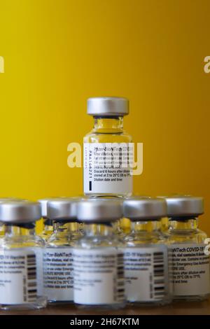 London, Großbritannien. September 2021. Ampullen mit Pfizer/BioNTech Booster Covid-19 Jab in einem Impfzentrum. (Foto: Dinendra Haria/SOPA Images/Sipa USA) Quelle: SIPA USA/Alamy Live News Stockfoto