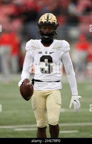 Columbus, Usa. November 2021. Purdue Boilermakers David Bell geht am Samstag, den 13. November 2021, während des Boilermakers-Spiels gegen die Ohio State Buckeyes in Columbus, Ohio, über das Feld. Foto von Aaron Josefczyk/UPI Credit: UPI/Alamy Live News Stockfoto