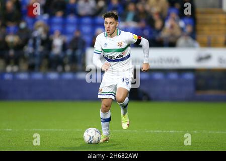 Birkenhead, Großbritannien. November 2021. Josh Hawkes von Tranmere Rovers in Aktion. EFL Skybet Football League Two Match, Tranmere Rovers gegen Sutton United am Samstag, 13. November 2021, im Prenton Park, Birkenhead, Wirral. Dieses Bild darf nur für redaktionelle Zwecke verwendet werden. Nur zur redaktionellen Verwendung, Lizenz für kommerzielle Nutzung erforderlich. Keine Verwendung bei Wetten, Spielen oder Veröffentlichungen in einem Club/einer Liga/einem Spieler.PIC von Chris Stading/Andrew Orchard Sports Photography/Alamy Live News Credit: Andrew Orchard Sports Photography/Alamy Live News Stockfoto