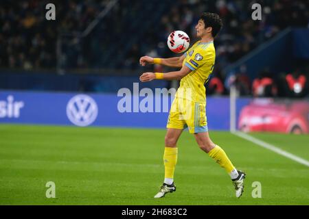 Paris, Frankreich. November 2021. ERKIN TAPALOV Defender of Kazakhstan Team während der FIFA-Weltmeisterschaft 2022 Qualifikationsspiel zwischen Frankreich und Kasachstan im Stade de France.Frankreich gewann 8:0 (Bildquelle: © Pierre Stevenin/ZUMA Press Wire) Stockfoto