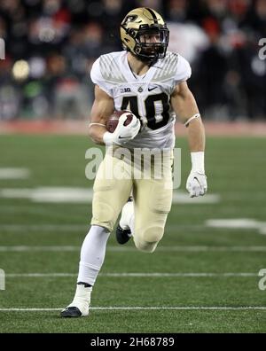 Columbus, Usa. November 2021. Purdue Boilermakers Zander Horvath (40) läuft, nachdem er am Samstag, den 13. November 2021, einen Fang gegen die Ohio State Buckeyes in Columbus, Ohio, gemacht hat. Foto von Aaron Josefczyk/UPI Credit: UPI/Alamy Live News Stockfoto