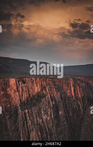 Zwei farbige Felswellen im Black Canyon von Gunnison, Colorado Stockfoto