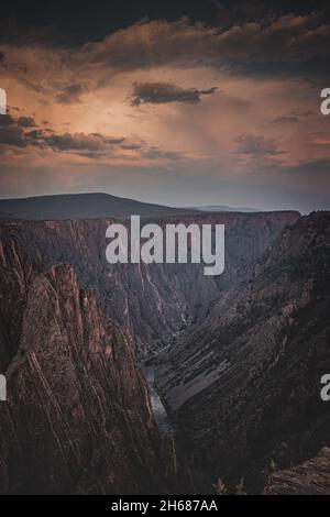 Der wunderschöne Sonnenuntergang im Black Canyon von Gunnison, Colorado Stockfoto