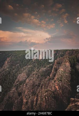 Der wunderschöne Sonnenuntergang im Black Canyon von Gunnison, Colorado Stockfoto