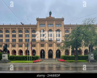 Ansicht des Regierungsgebäudes der Oberbayern in München Stockfoto