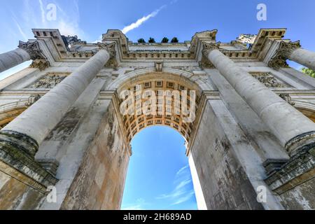 Das Siegestor in München. Ursprünglich dem Ruhm der Armee gewidmet, ist sie heute eine Erinnerung an den Frieden. Stockfoto