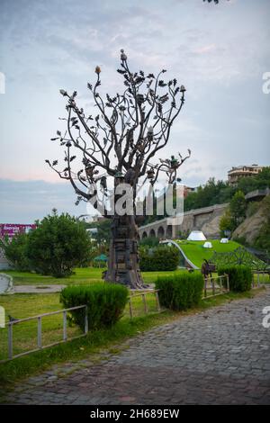 Im Rike Park befindet sich eine Eiche aus Metall Stockfoto