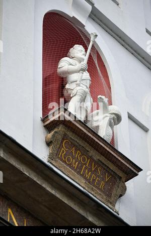 Die St. Michaelskirche ist eine Jesuitenkirche in München, Süddeutschland. Die größte Renaissance-Kirche nördlich der Alpen und befindet sich auf einer Fußgängerzone Stockfoto