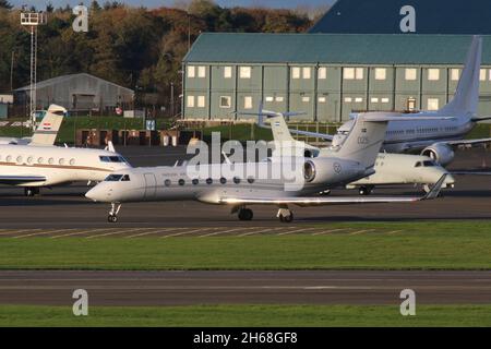 102005, ein Gulfstream Aerospace Tp102D, der von der schwedischen Luftwaffe in einer VIP-Rolle betrieben wird und vom Prestwick International Airport in Ayrshire, Schottland, abfliegt. Das Flugzeug war in Schottland, um schwedische Delegierte zur COP26-Klimakonferenz im nahe gelegenen Glasgow zu bringen. Stockfoto