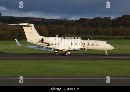 102005, ein Gulfstream Aerospace Tp102D, der von der schwedischen Luftwaffe in einer VIP-Rolle betrieben wird und vom Prestwick International Airport in Ayrshire, Schottland, abfliegt. Das Flugzeug war in Schottland, um schwedische Delegierte zur COP26-Klimakonferenz im nahe gelegenen Glasgow zu bringen. Stockfoto