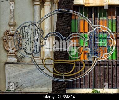 Luces decorativas para carnaval en las calles de Cádiz, España Stockfoto