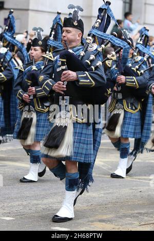 Die Rohren und Trommeln der Royal Air Force auf der Lord Mayor’s Show 2021 am Samstag, den 13. November 2021. Stockfoto