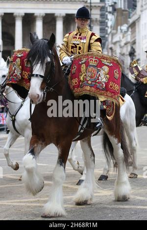 Die Band of the Household Cavalry (The Life Guards and the Blues and Royals) bei der Lord Mayor’s Show 2021 am Samstag, den 13. November 2021. Stockfoto