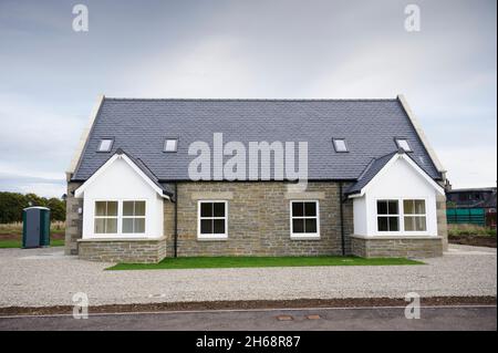 Luxus neues Haus in ländlicher Umgebung gebaut Stockfoto