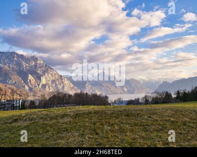 Abendstimmung am Traunsee in Altmünster Stockfoto