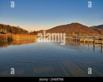 Abendstimmung am Traunsee in Altmünster Stockfoto