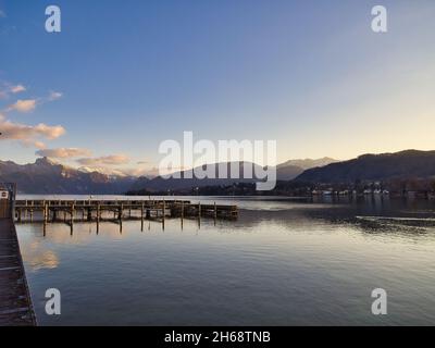 Abendstimmung am Traunsee in Altmünster Stockfoto