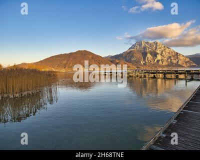 Abendstimmung am Traunsee in Altmünster Stockfoto