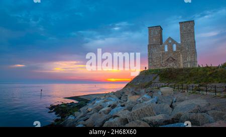 Sonnenaufgang im Reculver Castle in Kent Stockfoto