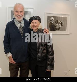 Paris : Vernissage de l'Exposition CROSSOVER avec Philippe Morillon, Romain Battaglia & Guests à la Galerie de la Clé. Stockfoto