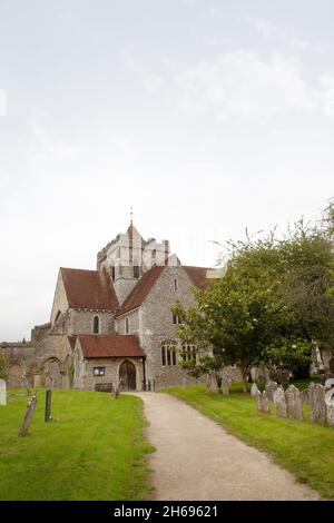 Blick auf die Kirche Saint Mary und Saint Blaise im Dorf Boxgrove West Sussex england Stockfoto