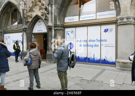 Pop up Corona Impfstelle, Marienplatz, München, Bayern, Deutschland. . Stockfoto