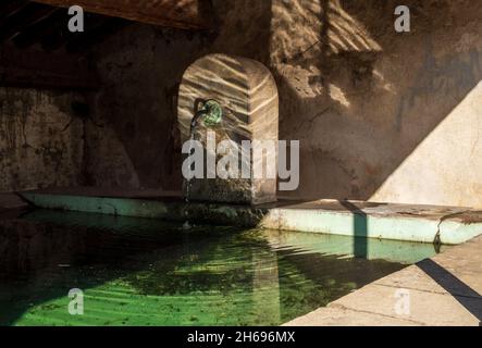 Lavoir im Dorf Grillon, im Département Vaucluse in der Region Provence-Alpes-Côte d'Azur Stockfoto