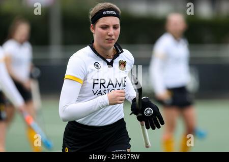 DEN HAAG, NIEDERLANDE - 14. NOVEMBER: Daphne Voormolen von Victoria während des Hoofdklasse-Spiels zwischen Klein Zwitserland D1 und Victoria D1 am HC Klein Zwitserland am 14. November 2021 in Den Haag, Niederlande (Foto: Hans van der Valk/Orange Picturs) Stockfoto