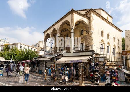 Athen, Griechenland. November 2021. Außenansicht der Tzisdarakis-Moschee am Monastiraki-Platz Stockfoto