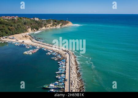 Hafen von Byala Stadt und Badeort in Ostbulgarien, an der bulgarischen Schwarzmeerküste in der Provinz Varna, Bulgarien Stockfoto