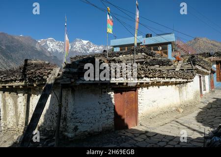 Thini, Nepal - November 2021: Thini Dorf in Lower Mustang am 2. November 2021 in Thini, Nepal Stockfoto