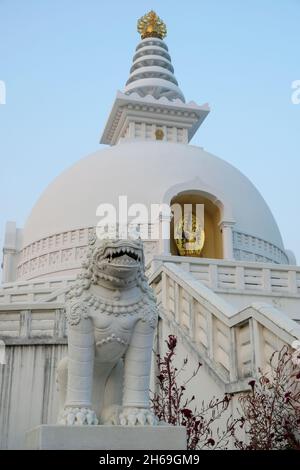 Weltfriedenspagode in Lumbini, Nepal. Stockfoto