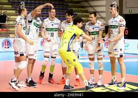 Kioene Padova jubelten während Prisma Taranto gegen Kione Padova, Volleyball Italienische Serie A Männer Superliga Meisterschaft in Taranto, Italien, November 13 2021 Stockfoto