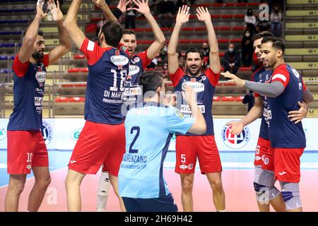 Gioiella Prisma Taranto Jubel während Prisma Taranto gegen Kione Padova, Volleyball Italianische Serie A Superliga Meisterschaft der Männer in Taranto, Italien, November 13 2021 Stockfoto