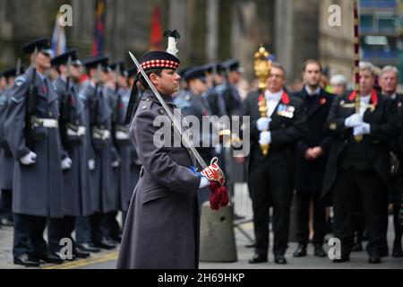 Edinburgh Schottland, Großbritannien November 14 2021. Gedenksonntag findet am war Memorial vor den Edinburgh City Chambers statt. Credit sst/alamy live News Stockfoto