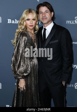 WEST HOLLYWOOD, LOS ANGELES, KALIFORNIEN, USA - 13. NOVEMBER: Die Modedesignerin Rachel Zoe und ihr Mann Rodger Berman kommen zur 10-Jahres-Gala 2021 von Baby2Baby, die am 13. November 2021 im Pacific Design Center in West Hollywood, Los Angeles, Kalifornien, USA, stattfindet. (Foto von Xavier Collin/Image Press Agency) Stockfoto