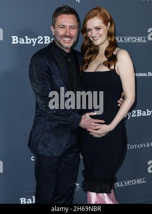 WEST HOLLYWOOD, LOS ANGELES, KALIFORNIEN, USA - 13. NOVEMBER: Chris Hardwick und die Schwangere Lydia Hearst Shaw kommen zur Baby2Baby 10-Jahres-Gala 2021, die am 13. November 2021 im Pacific Design Center in West Hollywood, Los Angeles, Kalifornien, USA, stattfand. (Foto von Xavier Collin/Image Press Agency/Sipa USA) Stockfoto