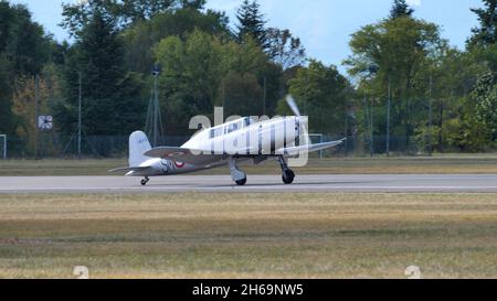 Rivolto del Friuli, Udine, Italien SEPTEMBER, 17, 2021 Retro einmotorige Propeller militärische Pilot-Maker-Flugzeuge bereit zum Start. Fiat G. 46 ex Ital Air Force Stockfoto