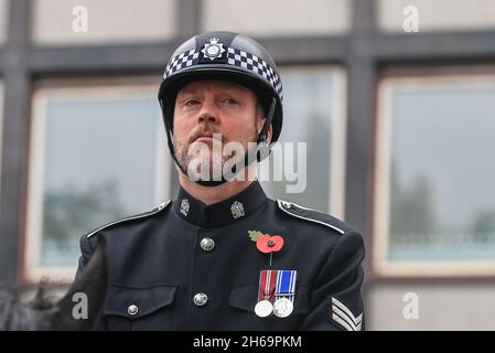 West Yorkshire Mounted Polizist ist während der Gedenksonntagsfeier am 14. November 2021 in Leeds, West Yorkshire, Großbritannien, am 11. November 14 in Leeds, Großbritannien, 2021 anwesend. (Foto von Mark Cosgrove/News Images/Sipa USA) Stockfoto