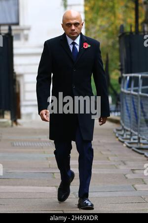 London, England, Großbritannien. November 2021. SAJID JAVID, der britische Staatssekretär für Gesundheit und Soziales, kommt vor der Gedenksonntagszeremonie in Whitehall in der Downing Street an. (Bild: © Tayfun Salci/ZUMA Press Wire) Stockfoto