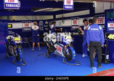 Mugello - Italien, 30 2008. Mai: Yamaha M1 von Fahrer Valentino Rossi im Kasten während des MotoGP GP GP von Italien 2008 auf dem Kurs von Mugello. Italien Stockfoto