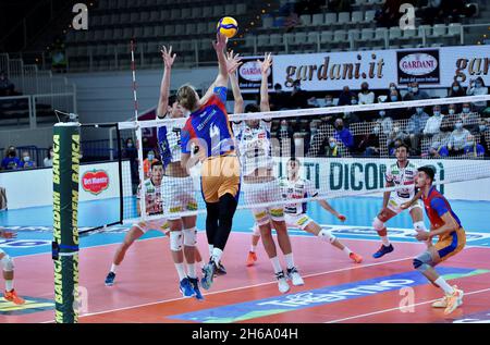 BLM Group Arena, Trient, Italien, 14. November 2021, Donovan Dzavoronok (Vero Volley Monza) während der ITAS Trentino vs Vero Volley Monza - Volleyball Italoische Serie A Superliga Meisterschaft der Männer Stockfoto