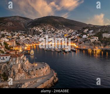 Hydra, oder Ydra oder Idra, ist eine der Saronischen Inseln Griechenlands, die sich in der Ägäis befindet. Stockfoto